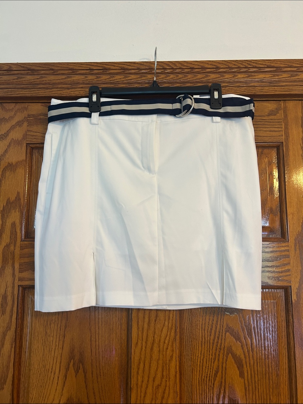 NWT Izod Ladies Golf Skort with Belt, Size 14.